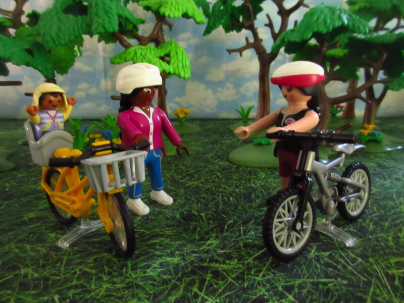 It's Springtime in Eastgate Park for the Playmobil people in our house...