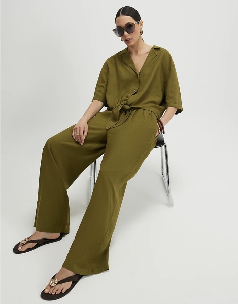 Where can I find a flowing two-piece trouser set on the high street?