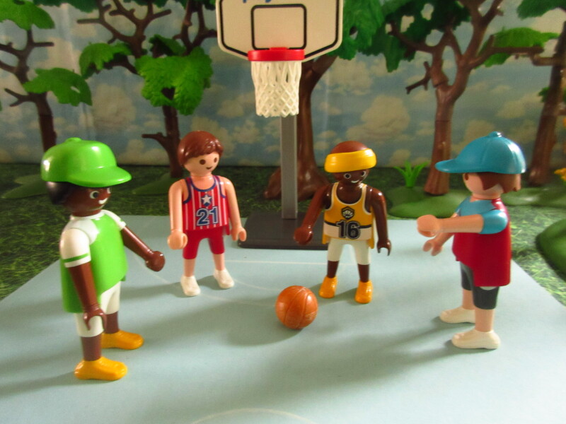 It's Springtime in Eastgate Park for the Playmobil people in our house...