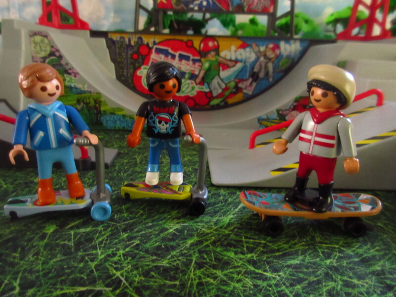 It's Springtime in Eastgate Park for the Playmobil people in our house...