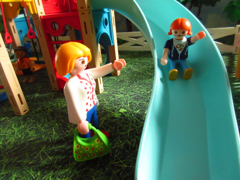It's Springtime in Eastgate Park for the Playmobil people in our house...
