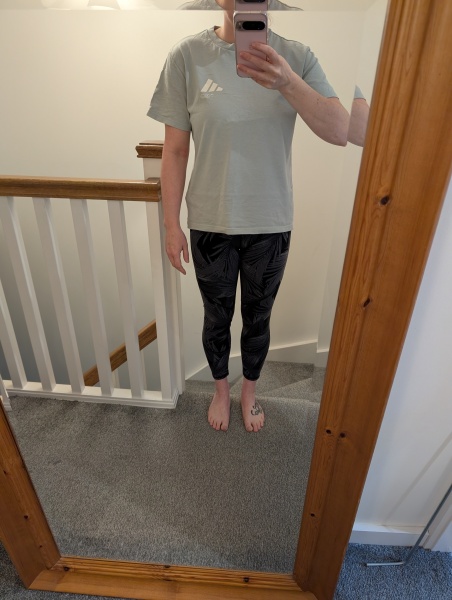 Classy styles that are not too casual but not too dressy? Hopeless comfort loving legging wearing mum desperate for some help to look nice!
