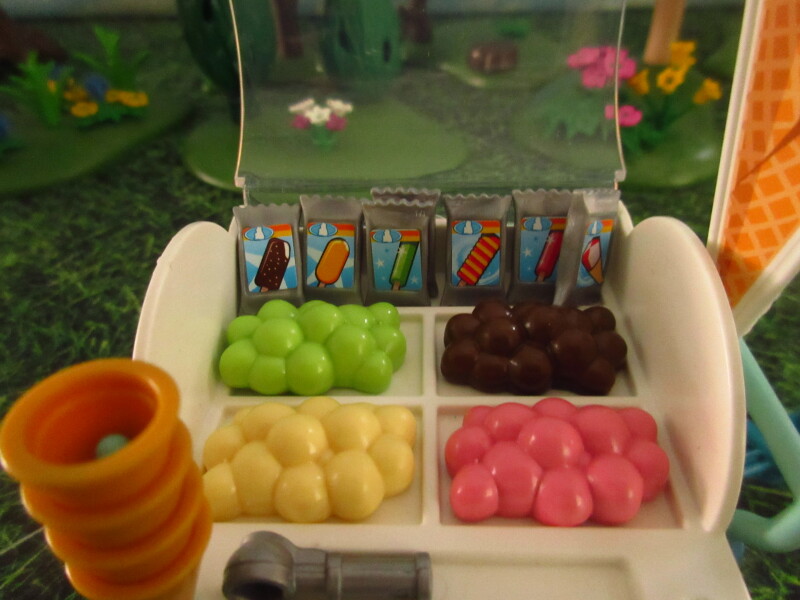 It's Springtime in Eastgate Park for the Playmobil people in our house...