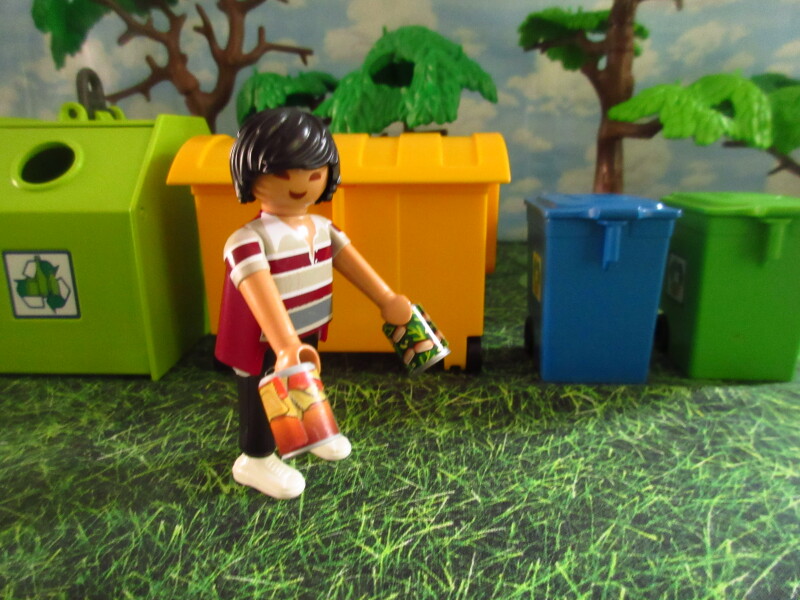 It's Springtime in Eastgate Park for the Playmobil people in our house...
