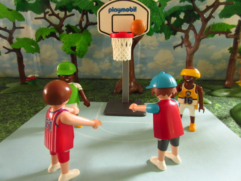 It's Springtime in Eastgate Park for the Playmobil people in our house...
