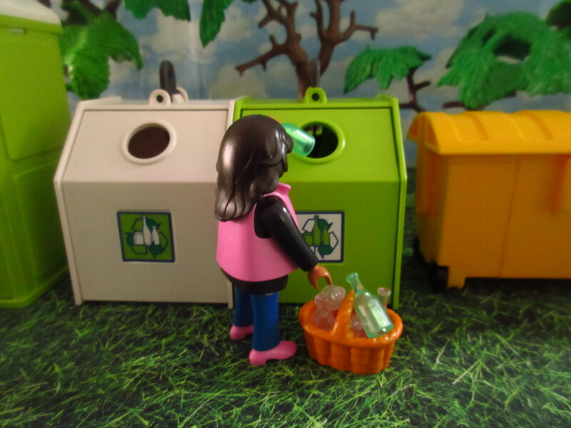 It's Springtime in Eastgate Park for the Playmobil people in our house...
