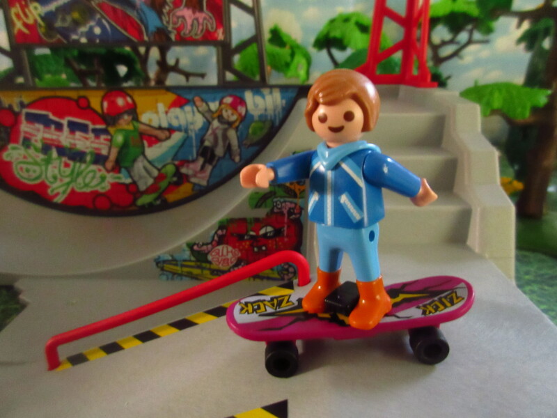 It's Springtime in Eastgate Park for the Playmobil people in our house...