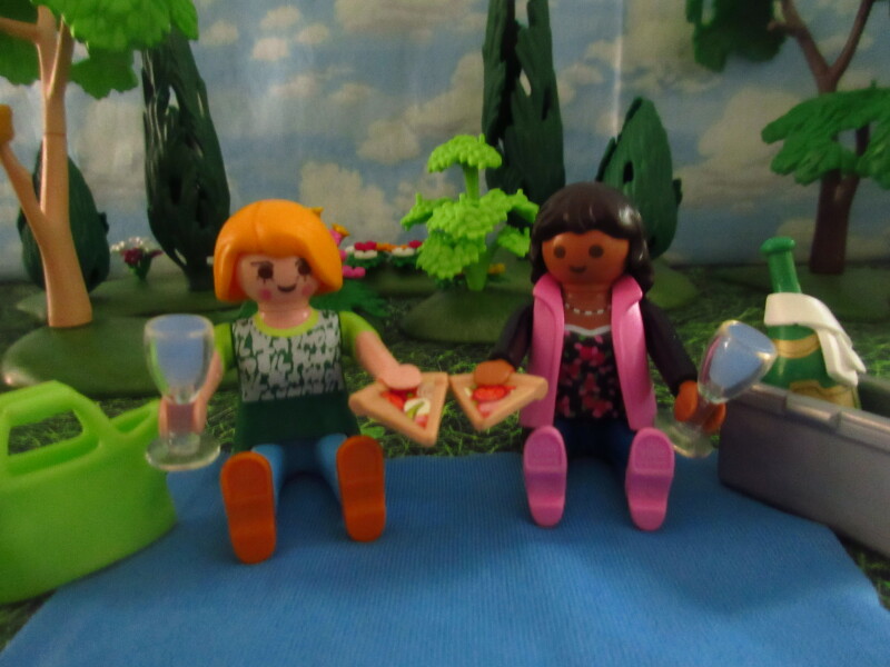 It's Springtime in Eastgate Park for the Playmobil people in our house...