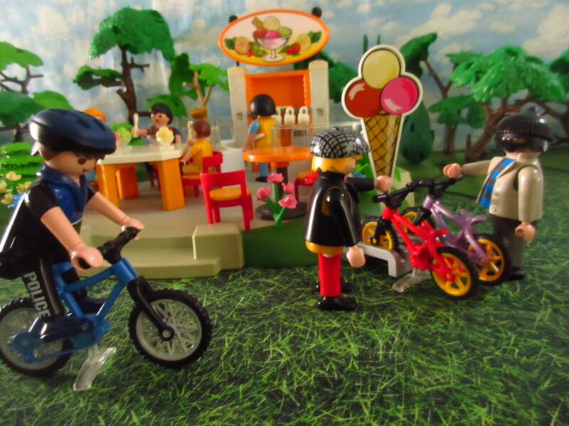 It's Springtime in Eastgate Park for the Playmobil people in our house...