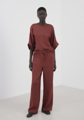 Where can I find a flowing two-piece trouser set on the high street?