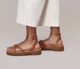 Can you help with footwear for this dress please?