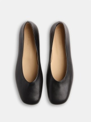 Can you help with footwear for this dress please?