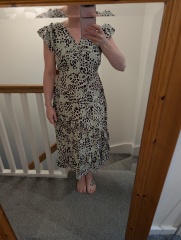 Classy styles that are not too casual but not too dressy? Hopeless comfort loving legging wearing mum desperate for some help to look nice!