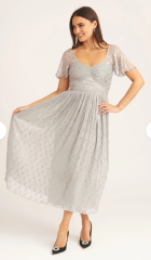 Beach wedding guest dress ideas for a stylish midlife figure