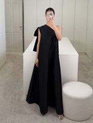 What should I wear to a black tie celebrity wedding?