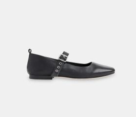 Can you help with footwear for this dress please?