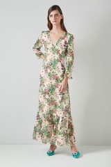 I need a wedding outfit that ticks specific boxes