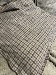 Can you help find these (older) cushions
