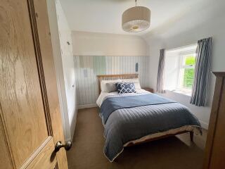 Bedroom decoration decision paralysis - suggestions please!