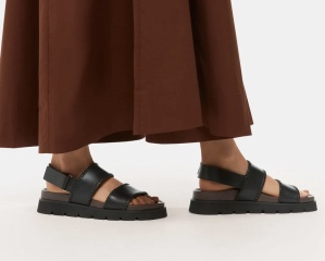 Can you help with footwear for this dress please?