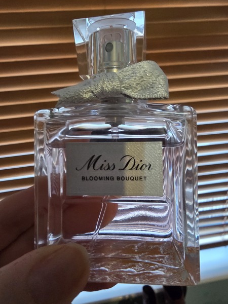 Scent of the day part 9 with the friendly perfumistas - cheapies or niche we're smelling divine!
