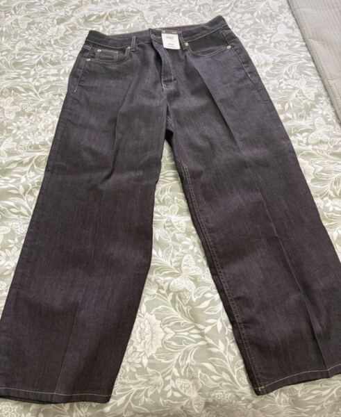 These jeans on Vinted claim to be new with tags