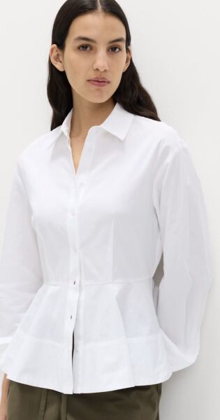 Hello em find a white shirt please!