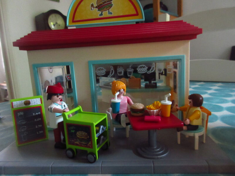 It's Springtime in Eastgate Park for the Playmobil people in our house...