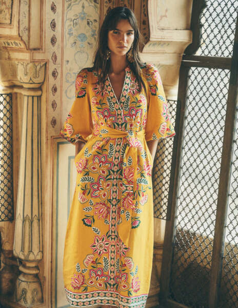 Stylish mother of the bride dress ideas for a warm wedding abroad