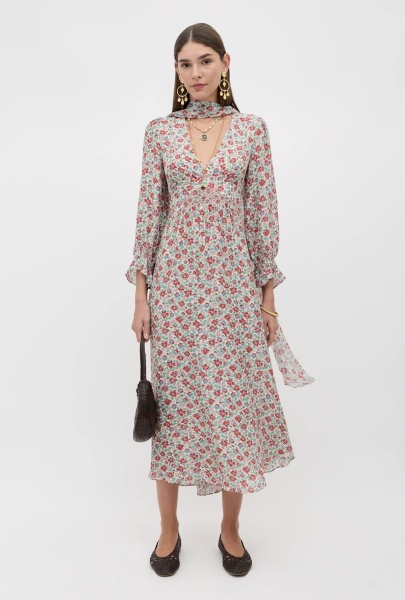 Stylish mother of the bride dress ideas for a warm wedding abroad