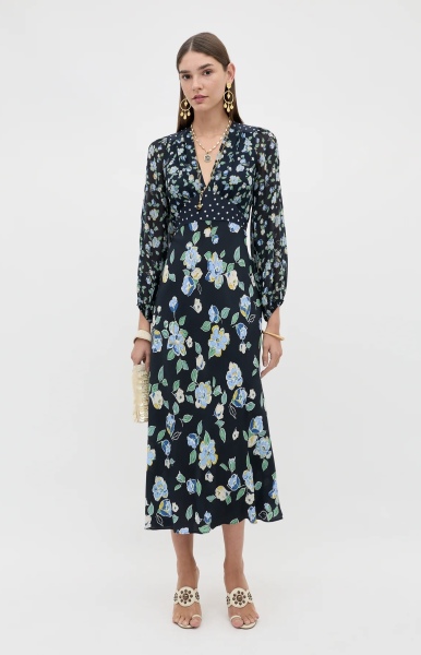 Stylish mother of the bride dress ideas for a warm wedding abroad