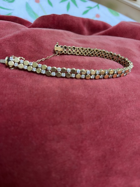 Does anyone have a diamond tennis bracelet?