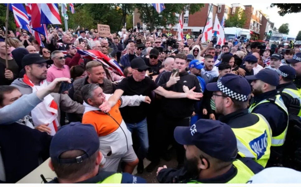 Today in Brighton the facsists turned up. Brighton barely let them out of the station. Well done Brighton !