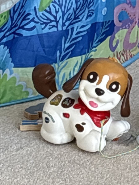 Is the v tech dog voiced by Justin Fletcher??