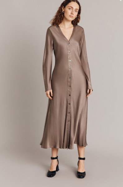 Affordable wedding outfit ideas for a casual event with modest coverage