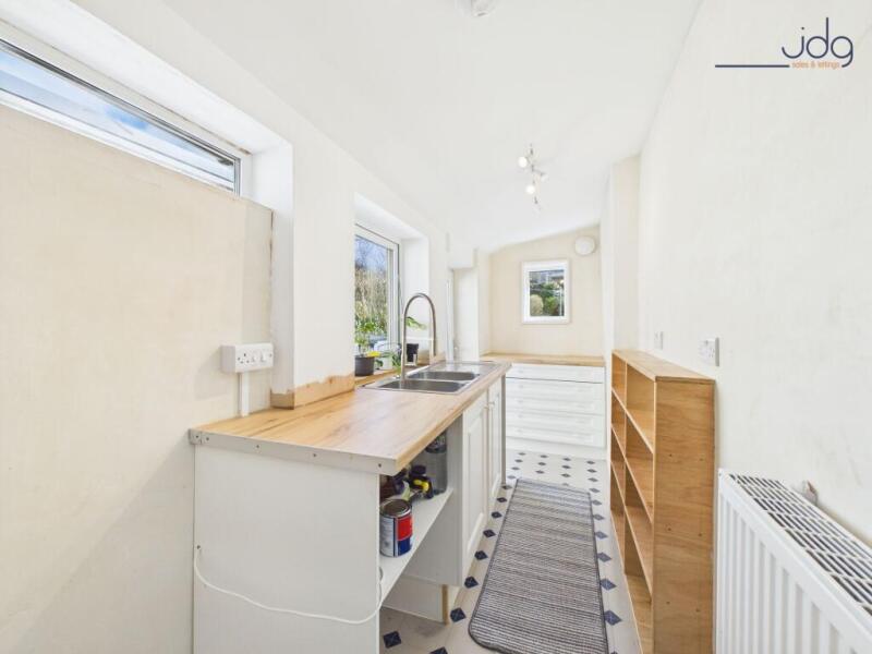 Nice house, bad kitchen - should I buy it?