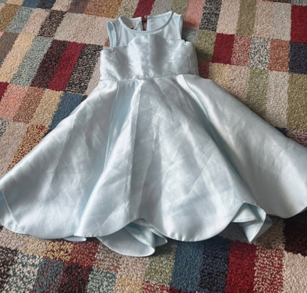 AIBU to wear a white print dress to my brother’s wedding & dressing my DD in white too?