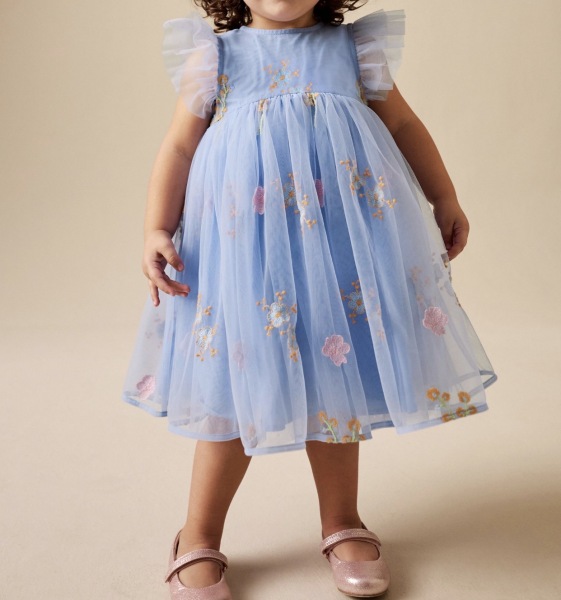 AIBU to wear a white print dress to my brother’s wedding & dressing my DD in white too?