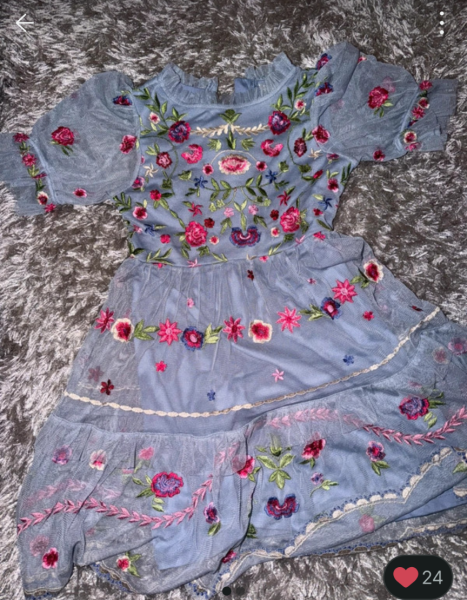 What outfit would complement my daughter’s dress for a wedding?