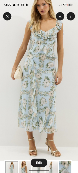 What fascinator would suit my dress with pale gold accessories?