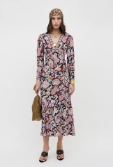 Stylish mother of the bride dress ideas for a warm wedding abroad