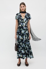 Stylish mother of the bride dress ideas for a warm wedding abroad