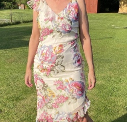 AIBU to wear a white print dress to my brother’s wedding & dressing my DD in white too?