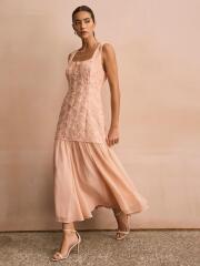 Does this dress exist MN? Another wedding guest one.