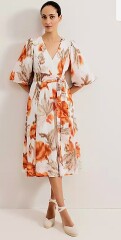 Stylish mother of the bride dress ideas for a warm wedding abroad