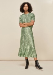What to wear for a garden glam and disco birthday celebration?