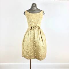 What did you wear to your registry office wedding?