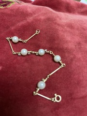 Does anyone have a diamond tennis bracelet?