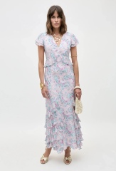 Stylish mother of the bride dress ideas for a warm wedding abroad