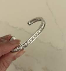 Does anyone have a diamond tennis bracelet?